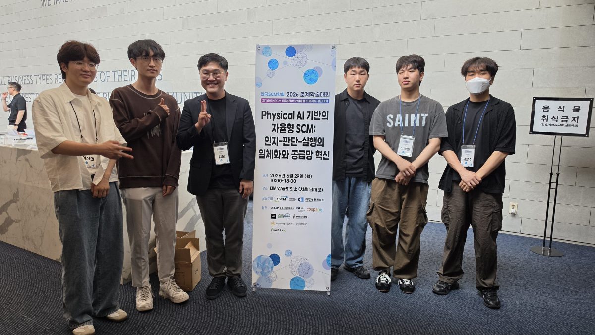 학생들과사진.jpg